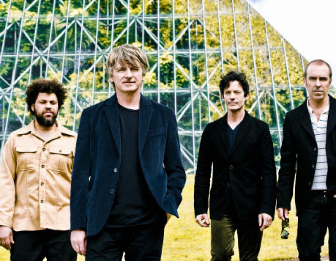 CROWDED HOUSE History